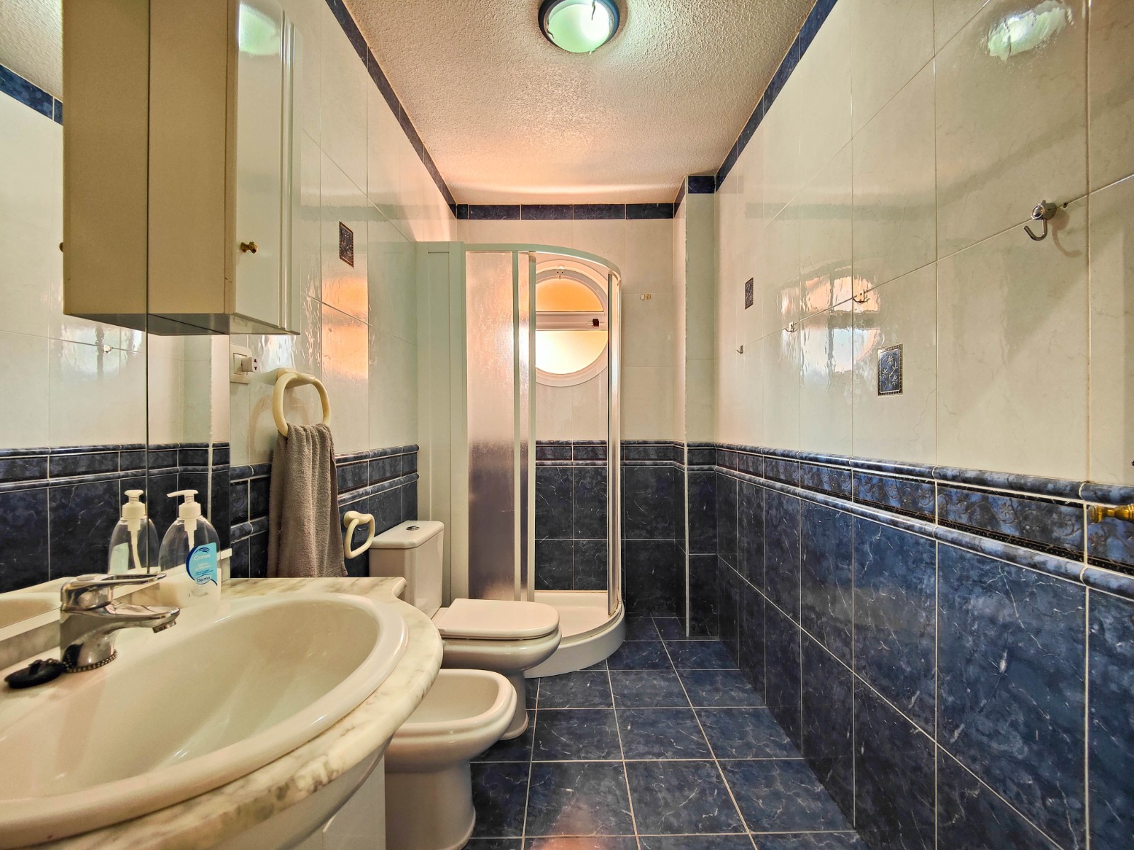 Bathroom in penthouse for sale in Torrevieja