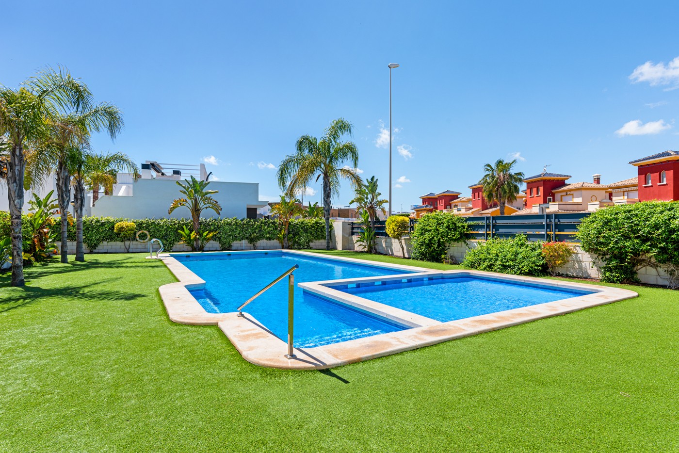 Garden in apartment for sale in Orihuela Costa