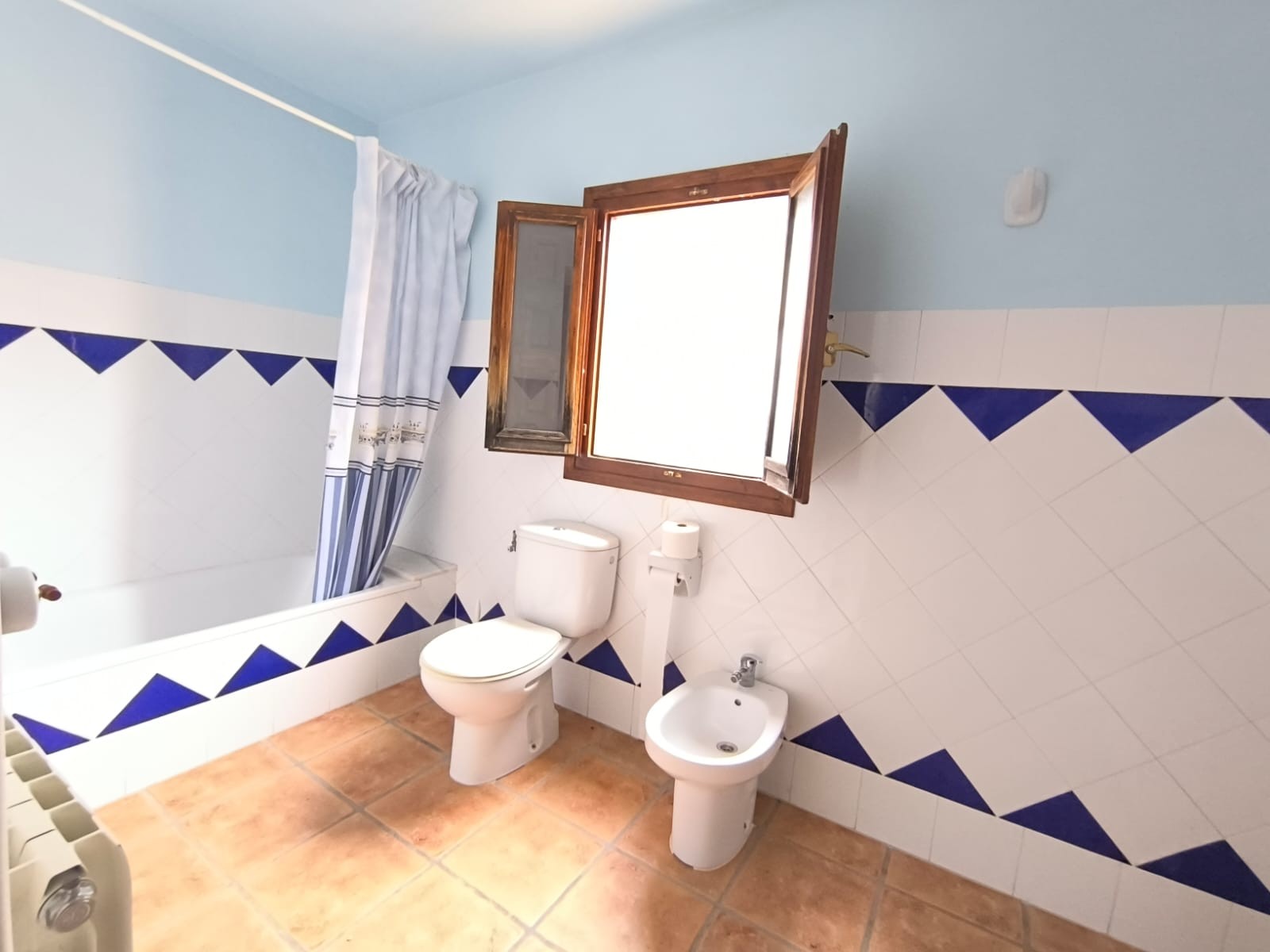 Bathroom in commercial for sale in Banyeres De Mariola