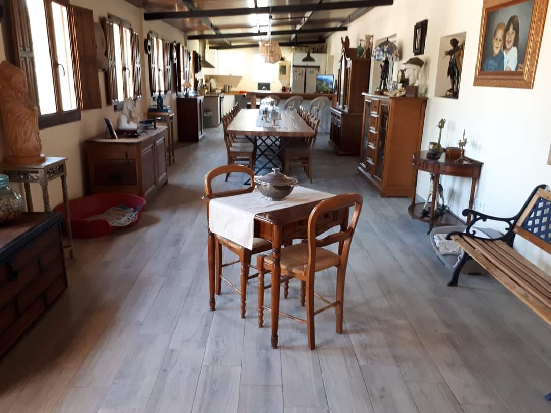 Master bedroom in villa for sale in Villena