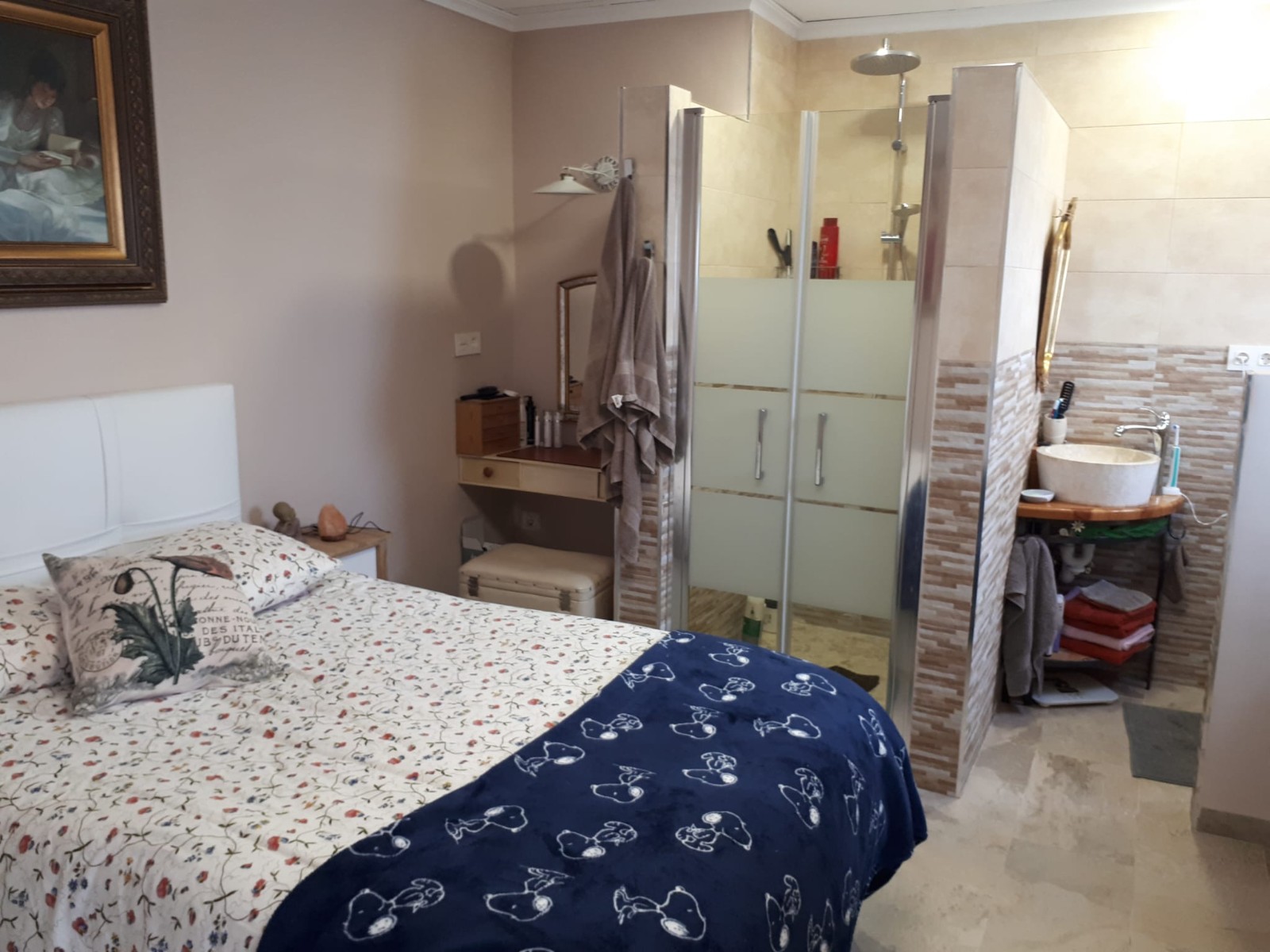 Bedroom in villa for sale in Villena