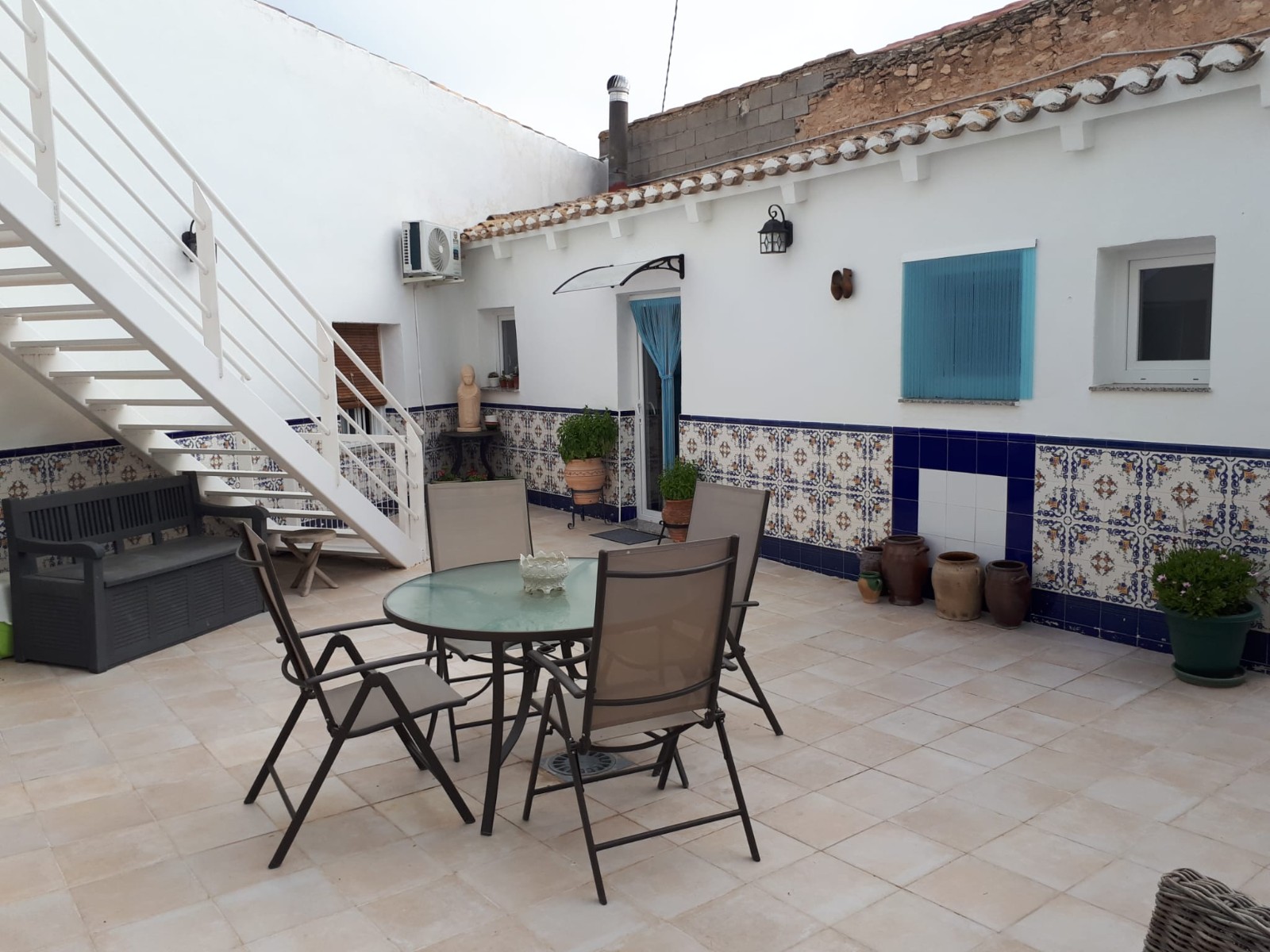 Garden in villa for sale in Villena
