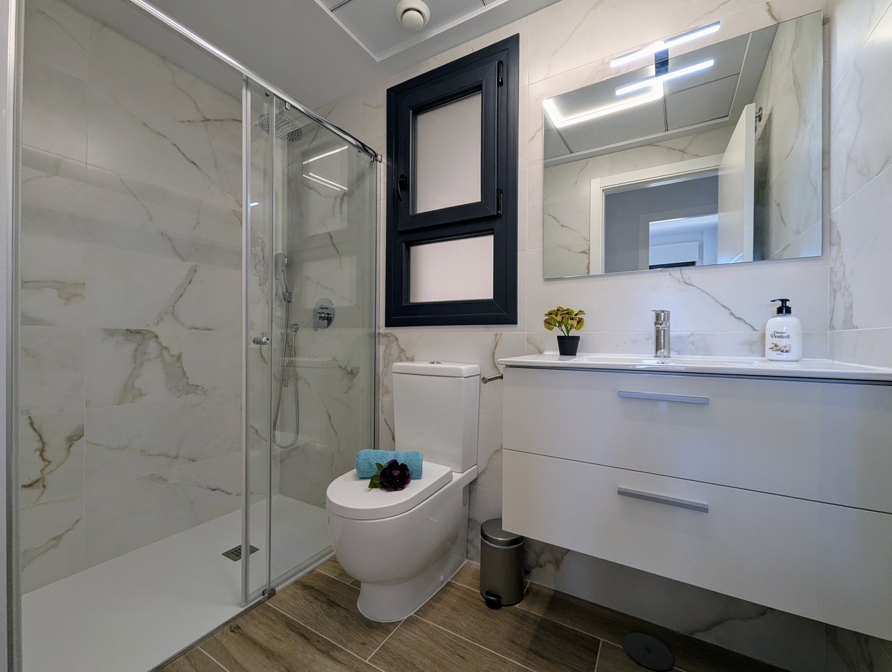 Bathroom in penthouse for sale in Villamartin