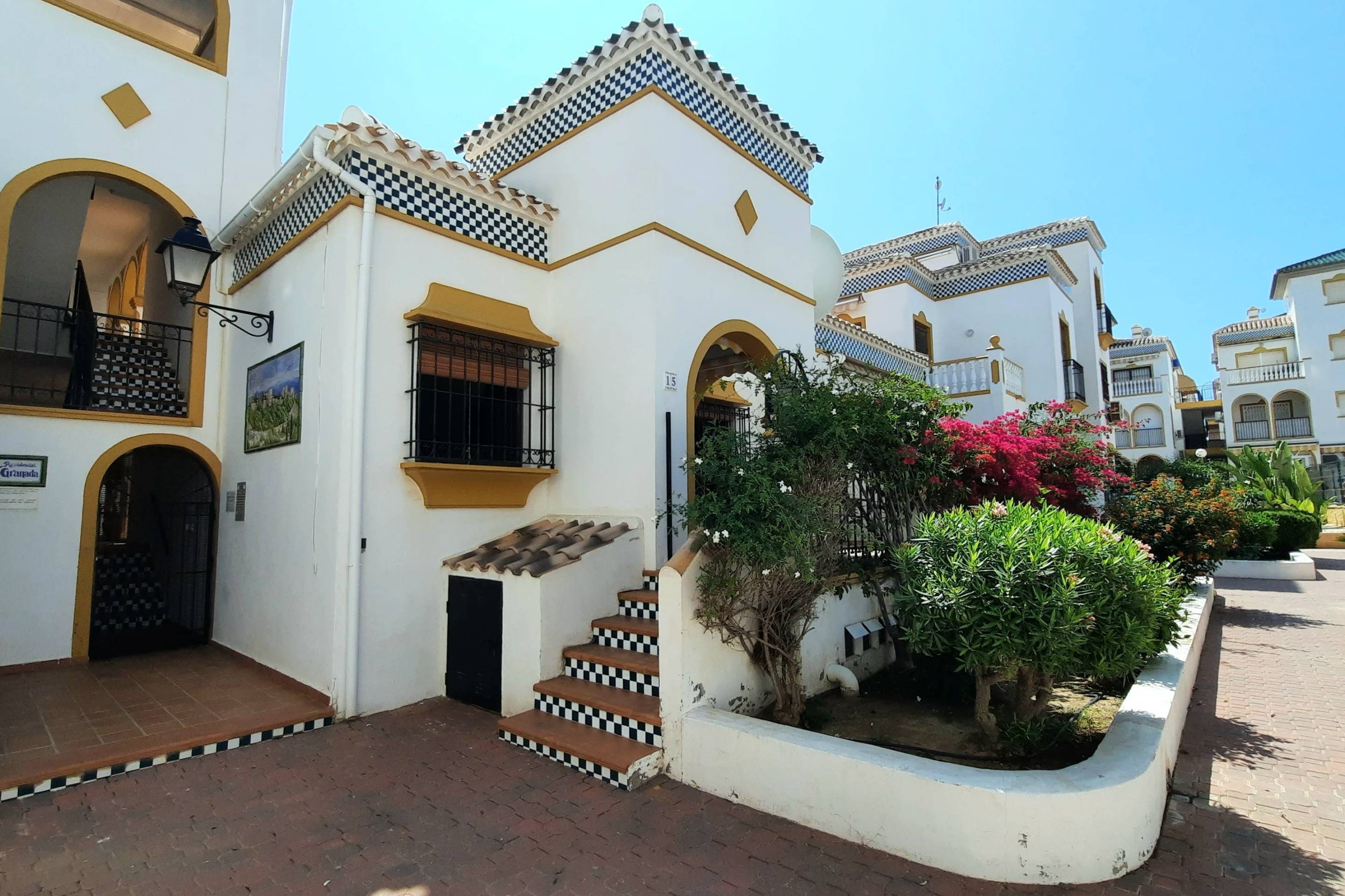 Garden in bungalow for sale in Torrevieja