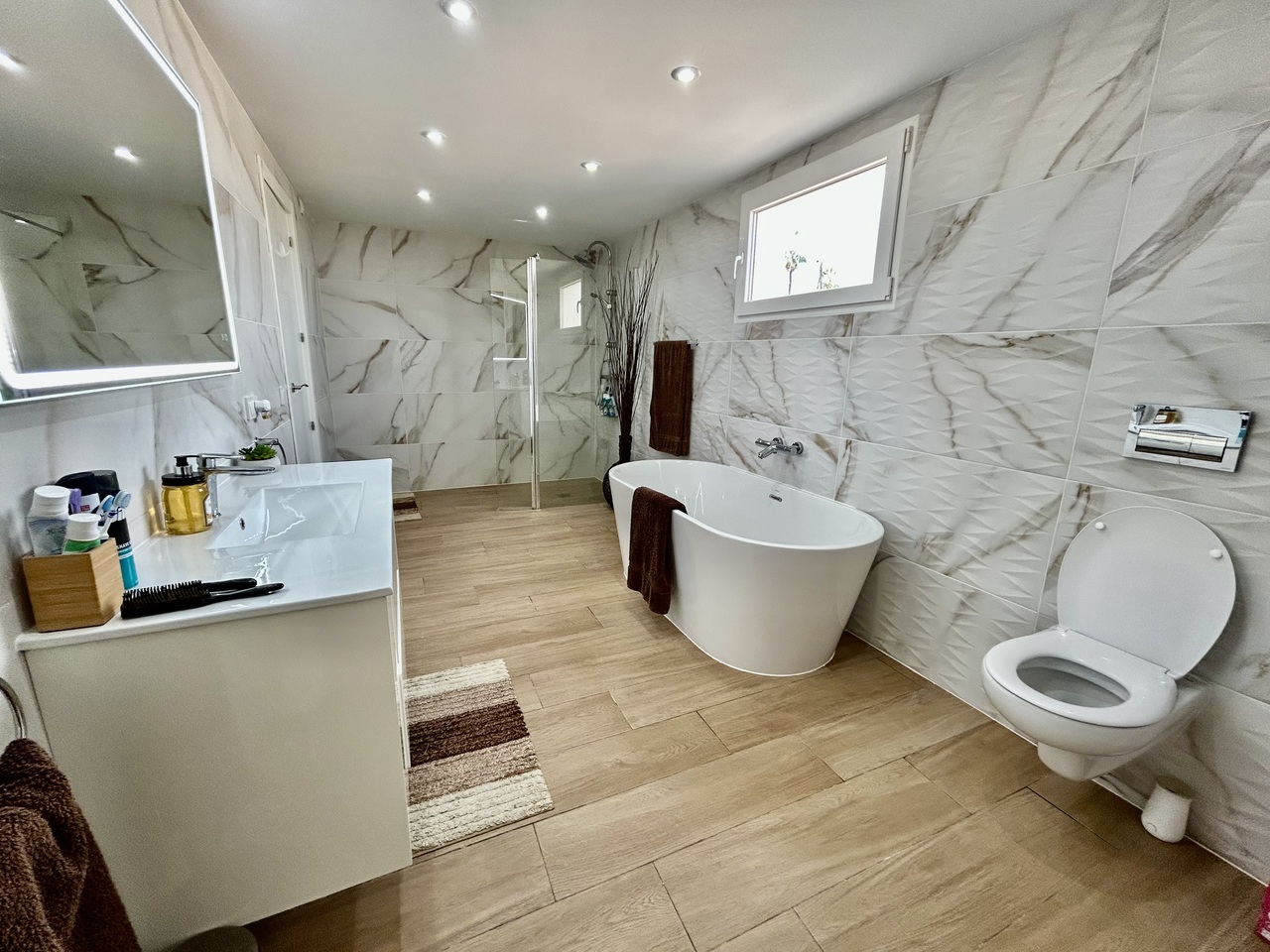 Bathroom in villa for sale in Cabo Roig