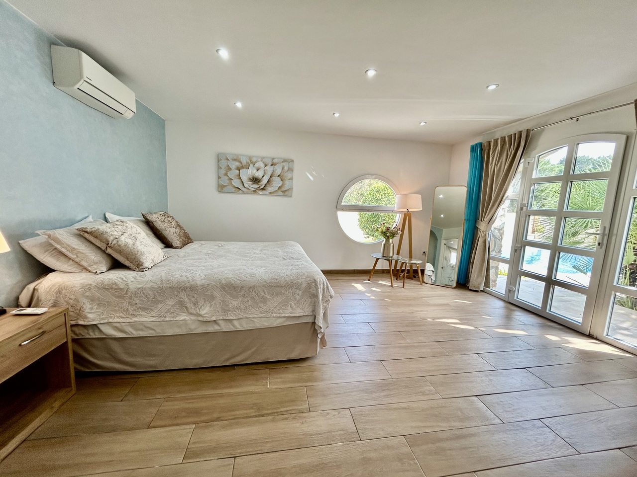 Dining area in villa for sale in Cabo Roig