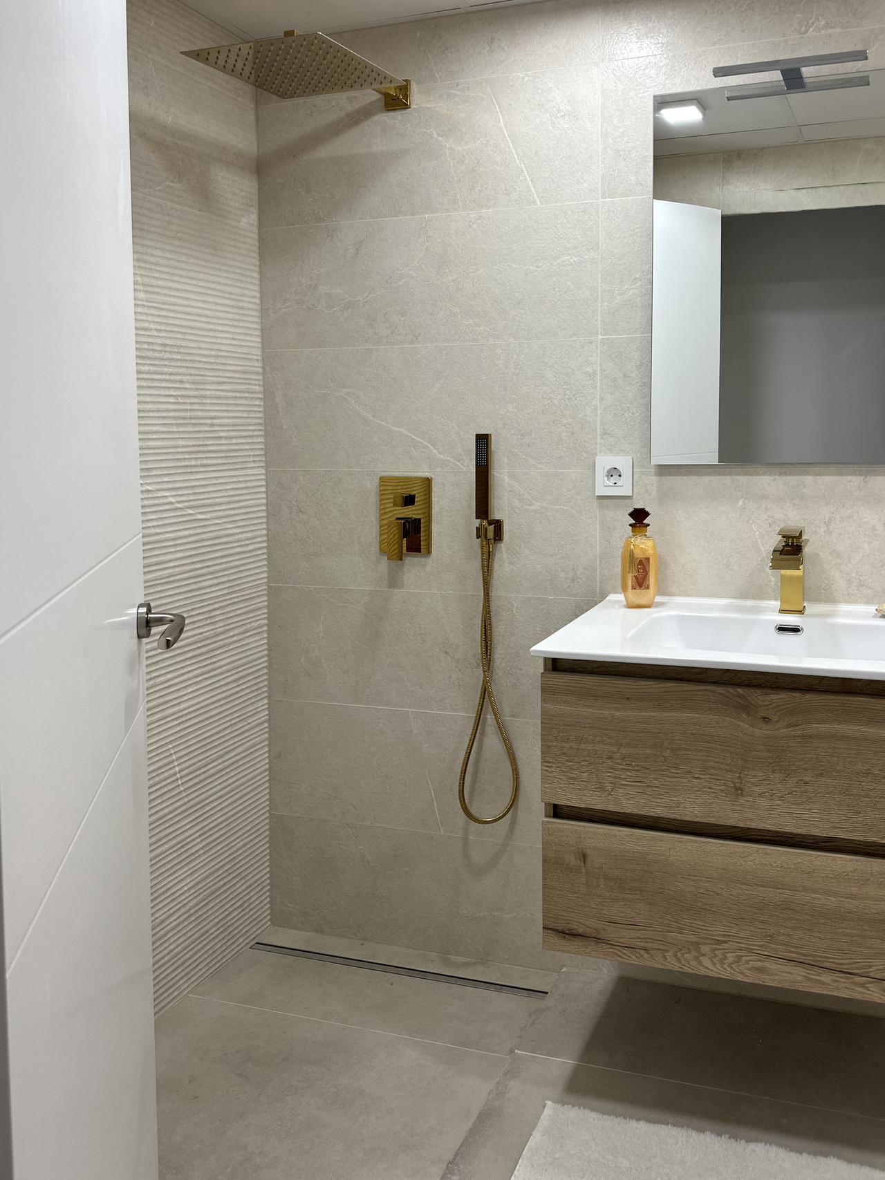 Bedroom in apartment for sale in Torrevieja