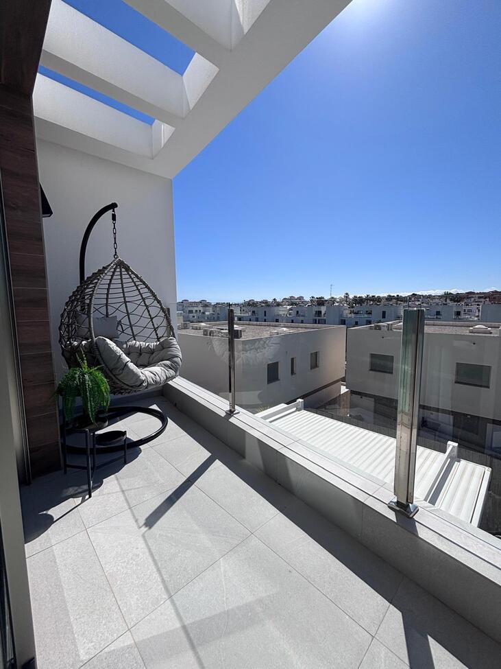 Terrace in villa for sale in Villamartin
