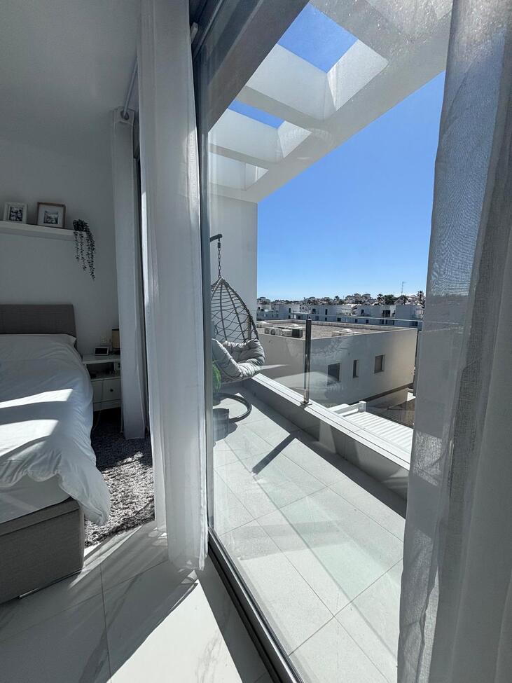Garden in villa for sale in Villamartin