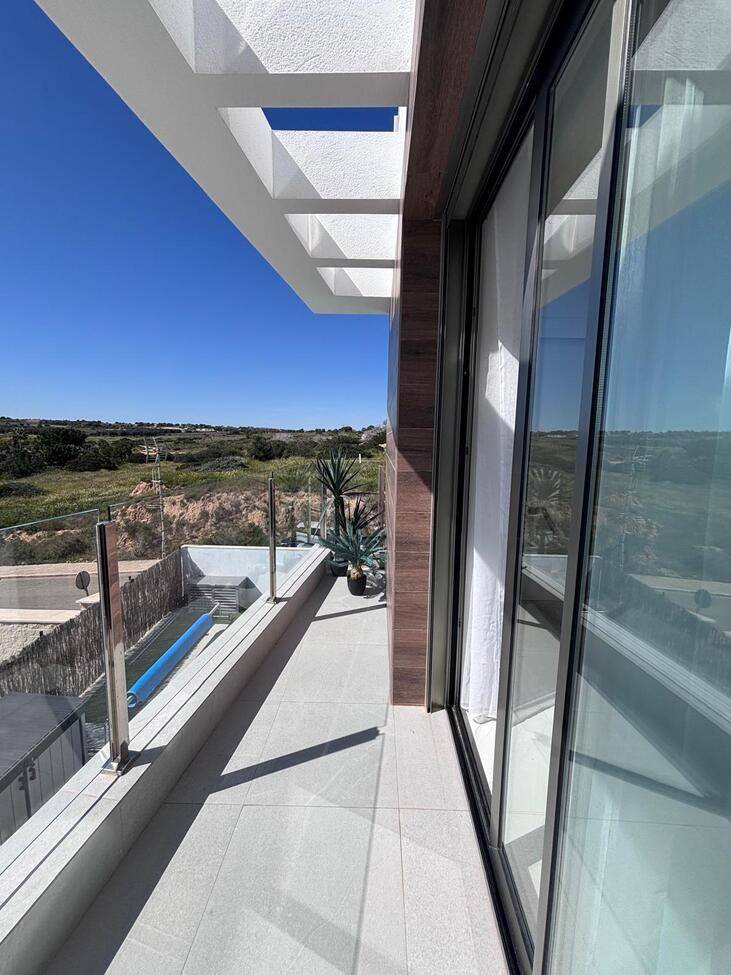 Dining area in villa for sale in Villamartin