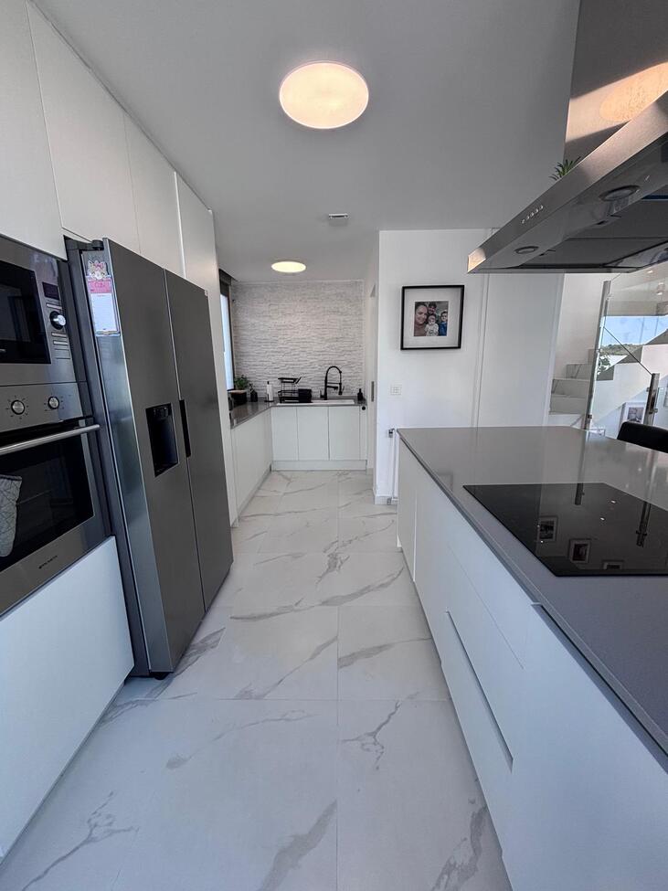 Beautiful 5-Bedroom Contemporary Villa with Heated Pool This stunning southwest-facing corner plot v