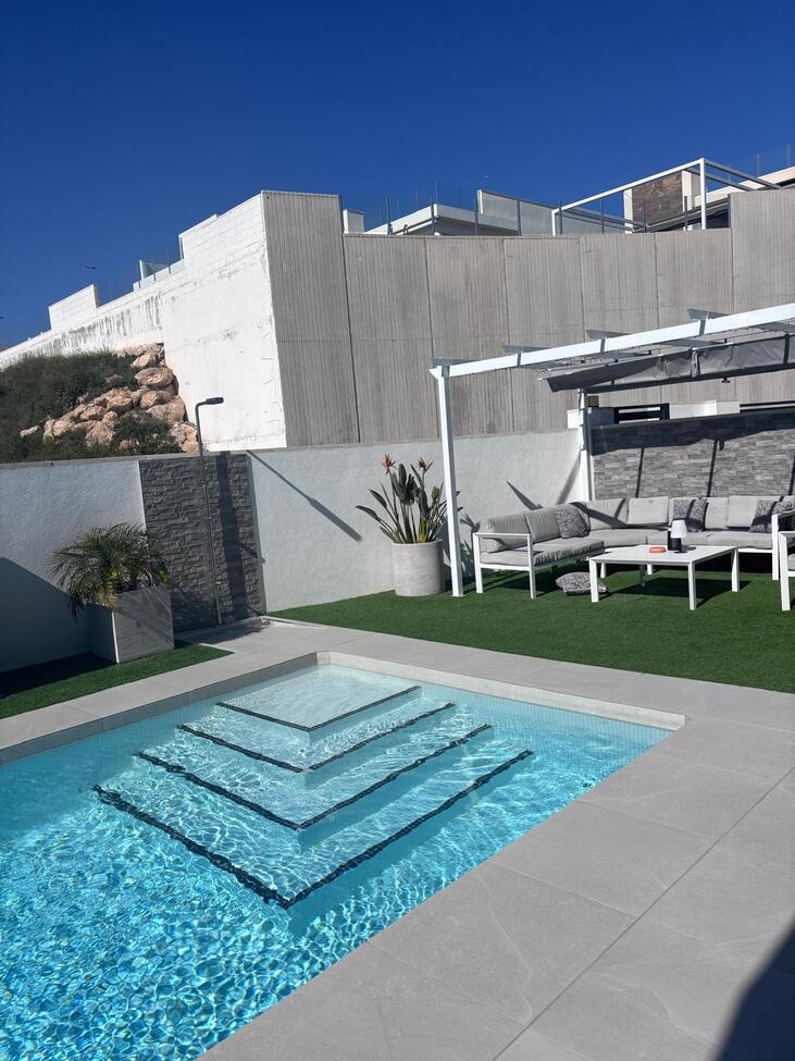 Garden in villa for sale in Villamartin