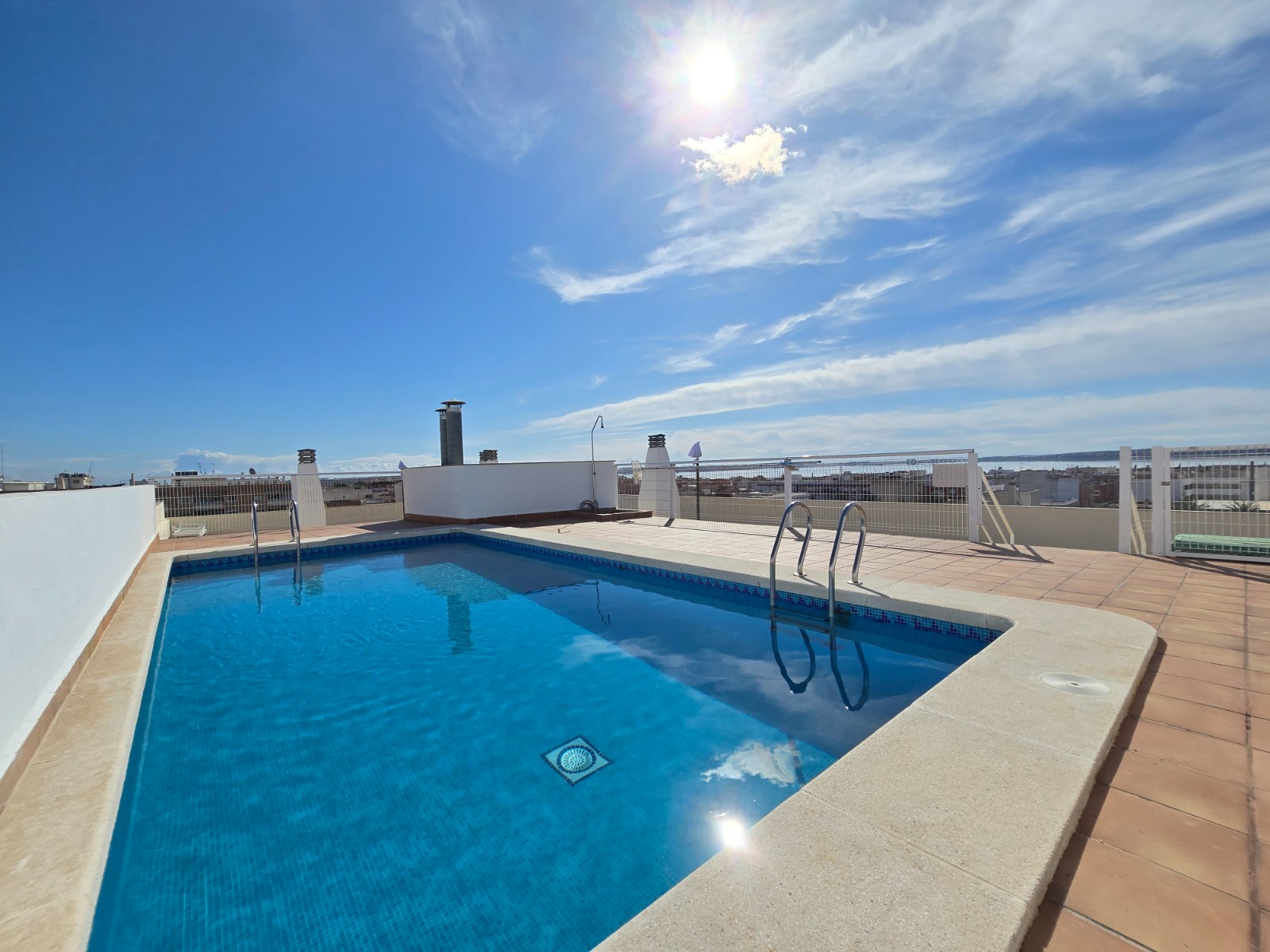 This beautiful flat is located in the heart of Los Montesinos, a typical Spanish village where you c