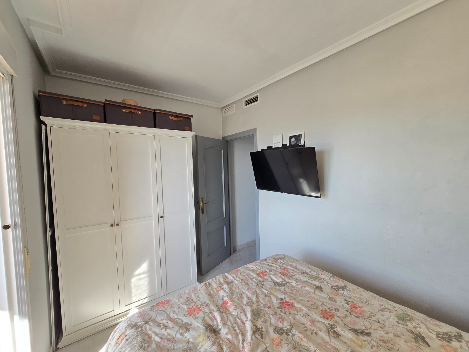 Master bedroom in apartment for sale in Los Montesinos