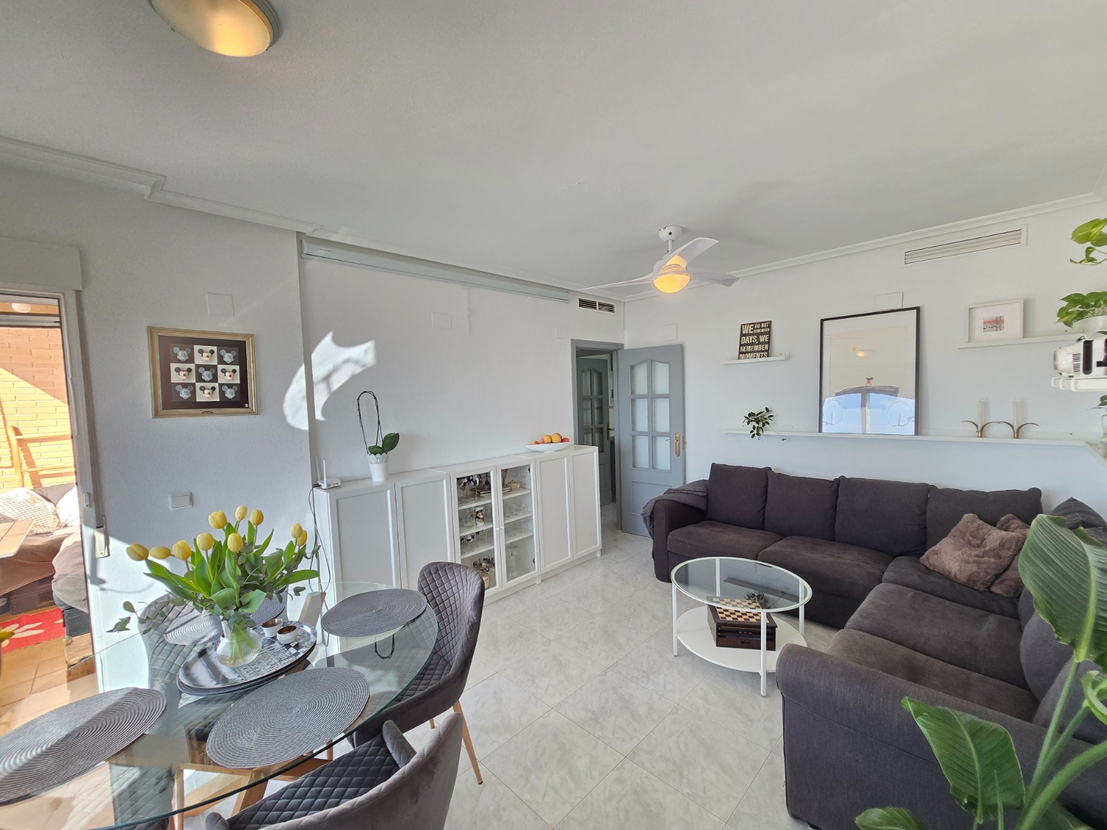 Bedroom in apartment for sale in Los Montesinos