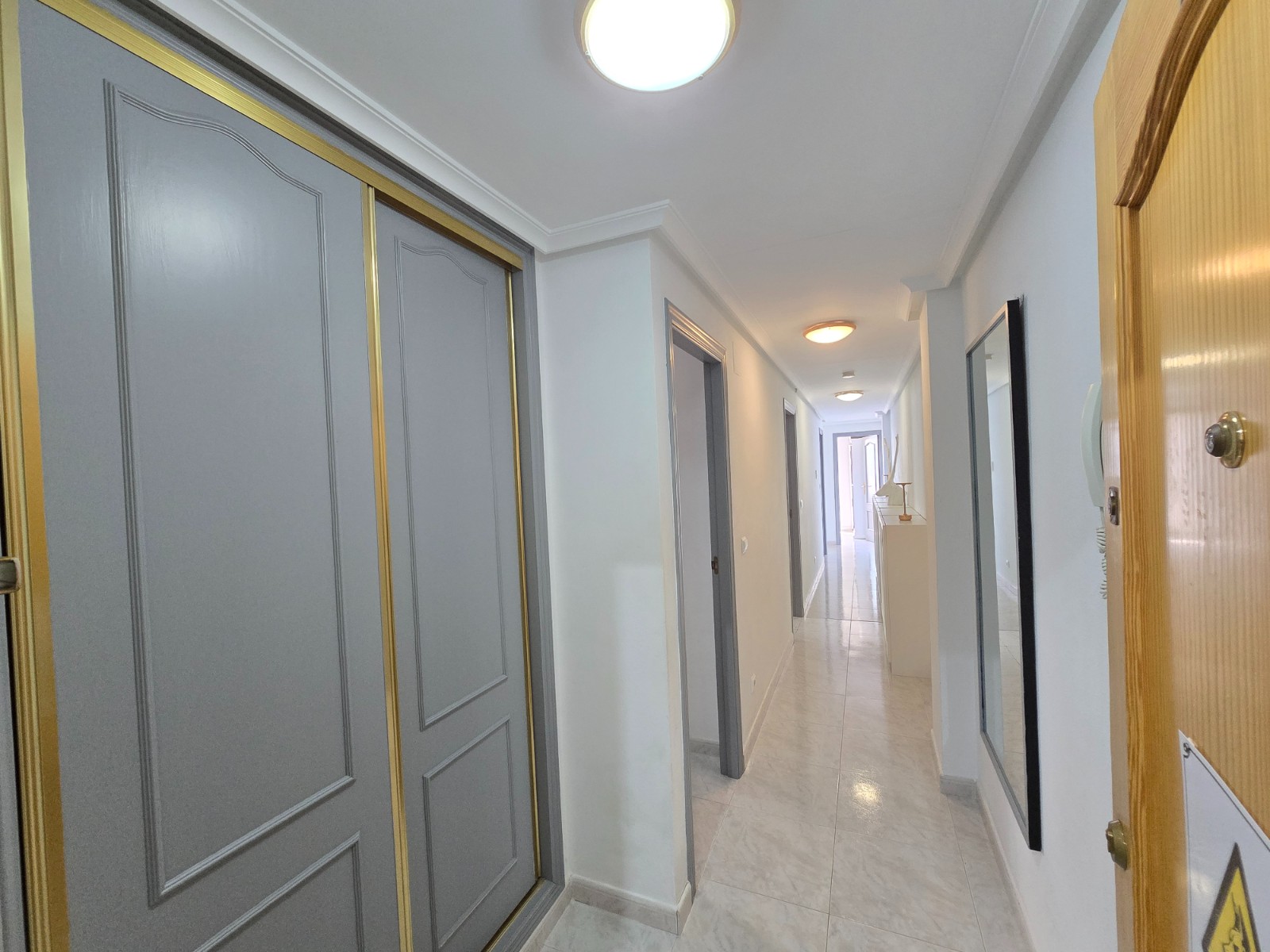 This beautiful flat is located in the heart of Los Montesinos, a typical Spanish village where you c