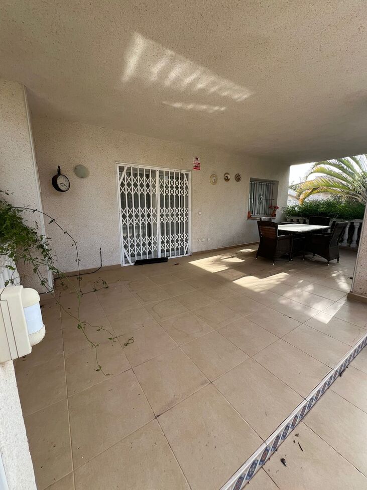 Detached Mediterranean Villa with Private Pool and Large Garden in Playa FlamencaLocated in one of t