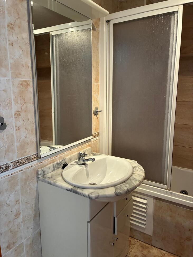 Master bedroom in apartment for sale in Almoradi