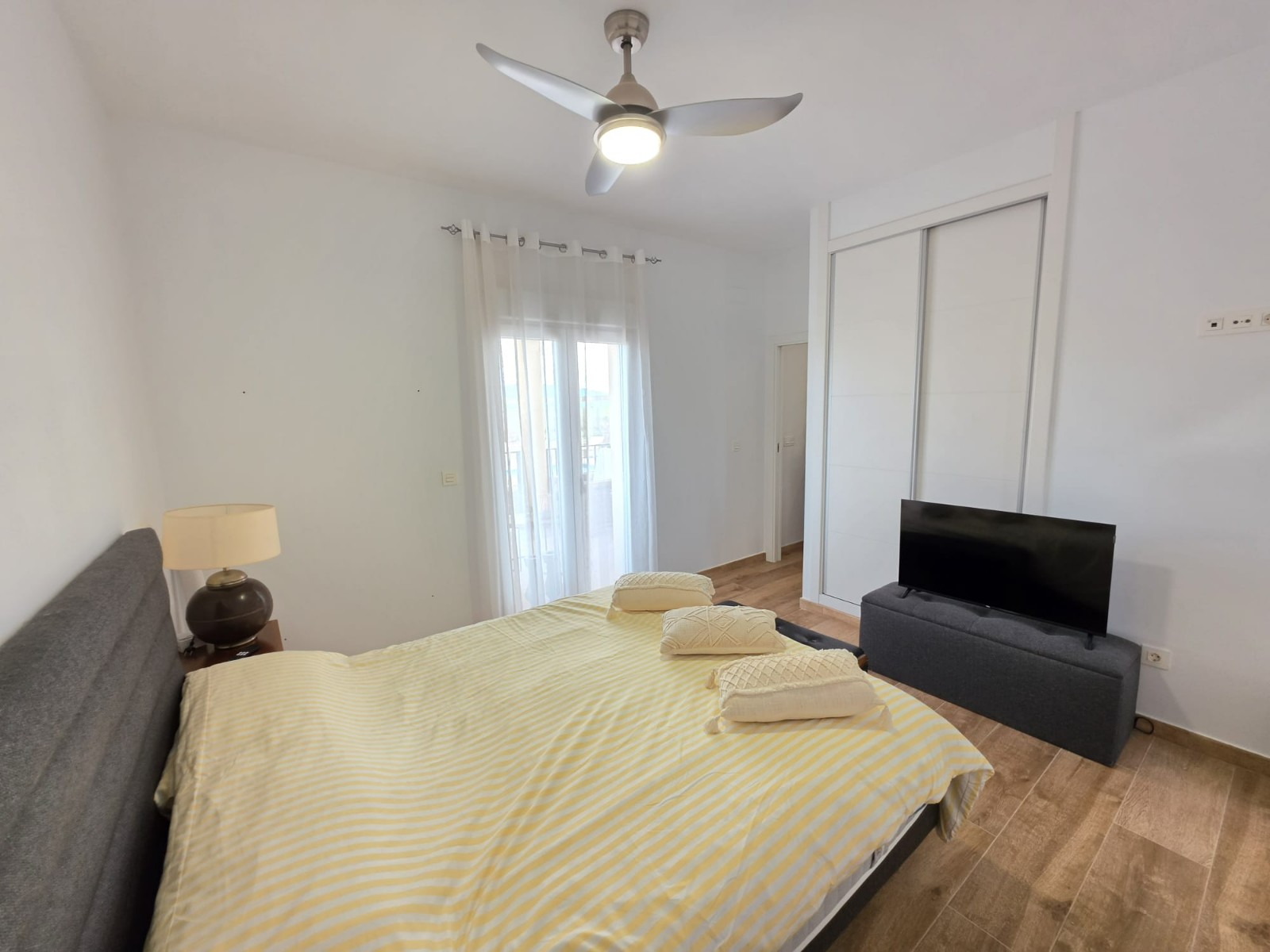 Bedroom in villa for sale in Pinoso