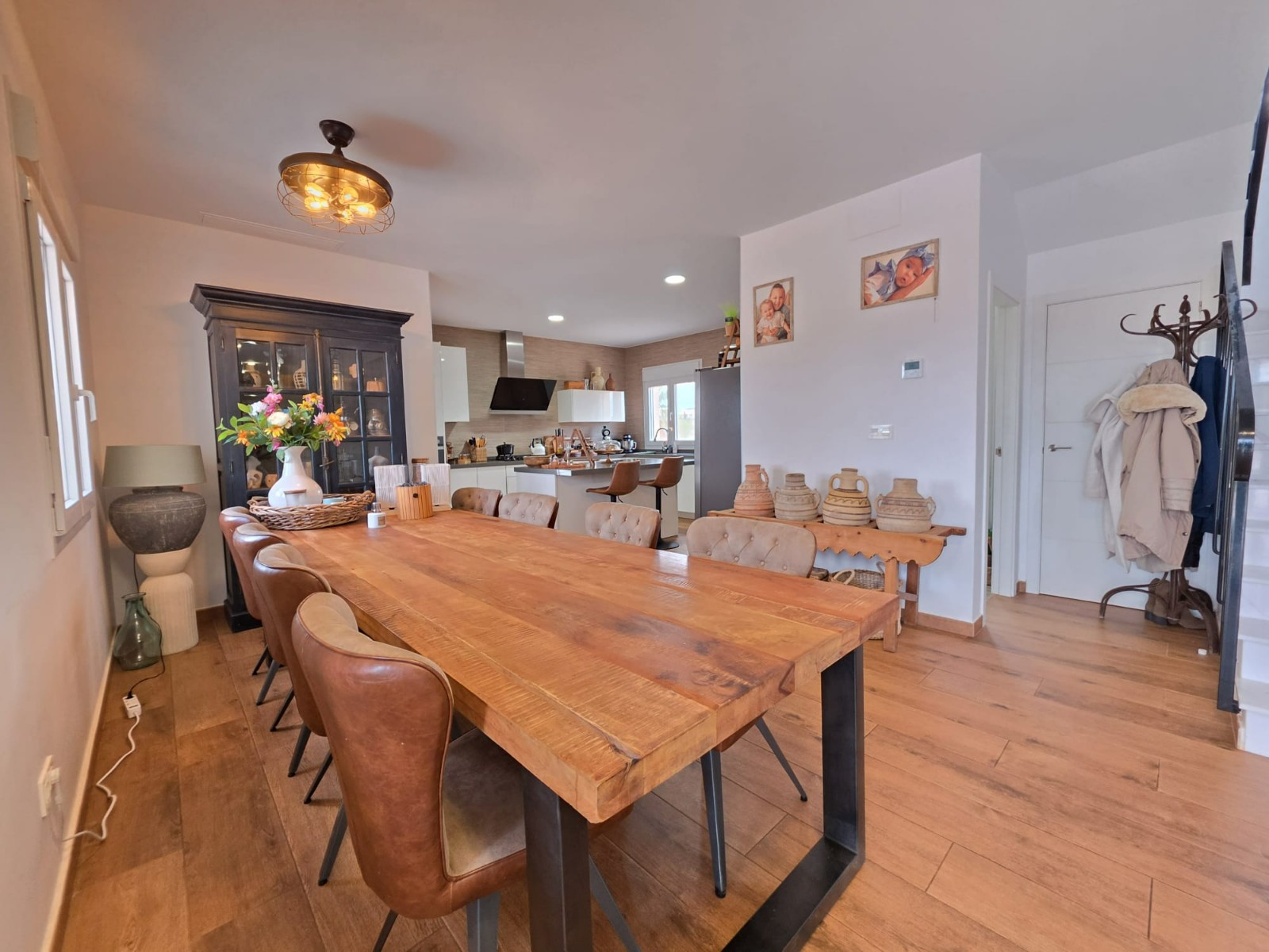 Key Ready: Luxury Country Living Within Walking Distance of PinosoDiscover the perfect blend of rust