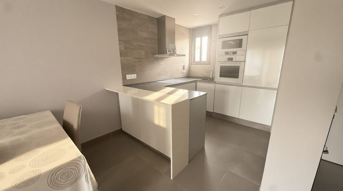 Exclusive furnished penthouse in the prestigious Oasis Beach 7 residence, Torrevieja