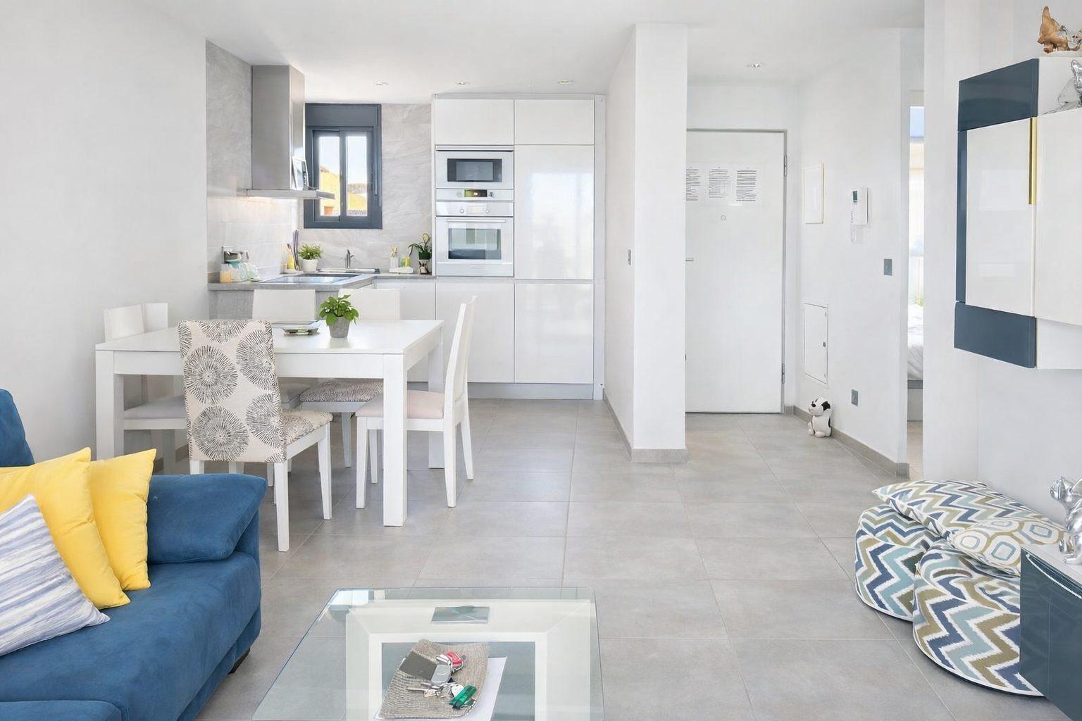 Exclusive furnished penthouse in the prestigious Oasis Beach 7 residence, Torrevieja