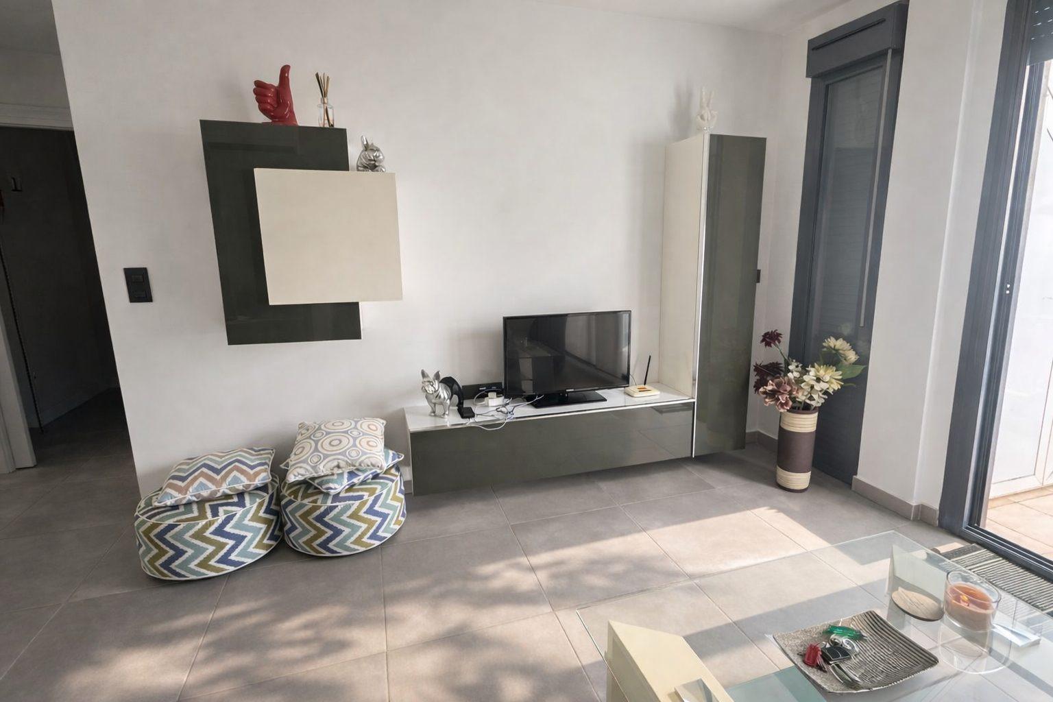 Exclusive furnished penthouse in the prestigious Oasis Beach 7 residence, Torrevieja