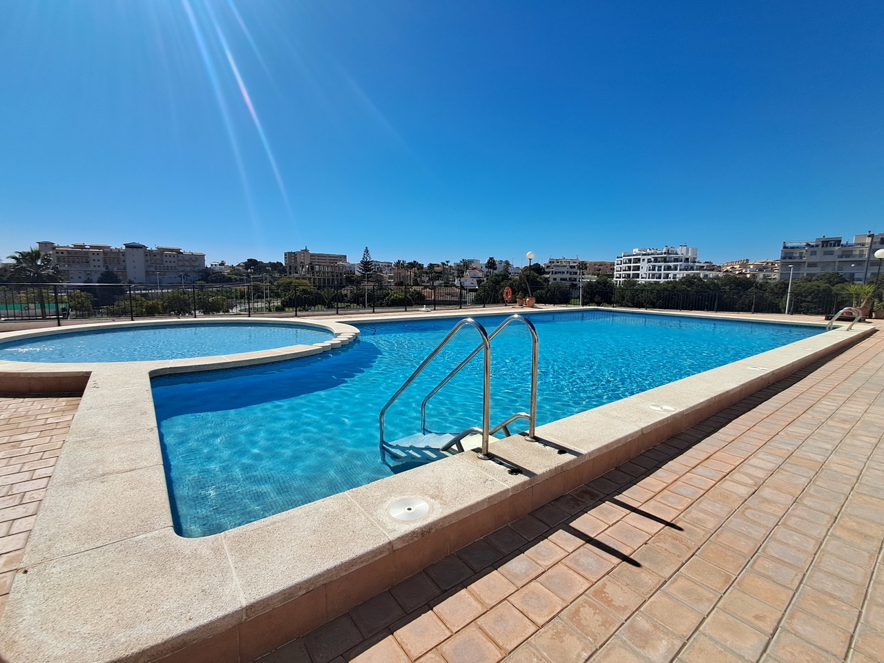 Discover this charming first-floor apartment located in the sought-after area of Molino Blanco, La Z
