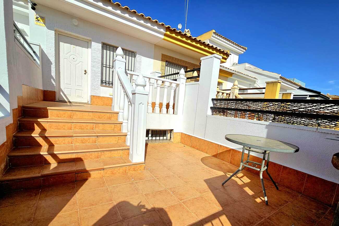 ☀️ Imagine living in Spain with your own rooftop solarium and sunny terraces…This charming 3-bedroom
