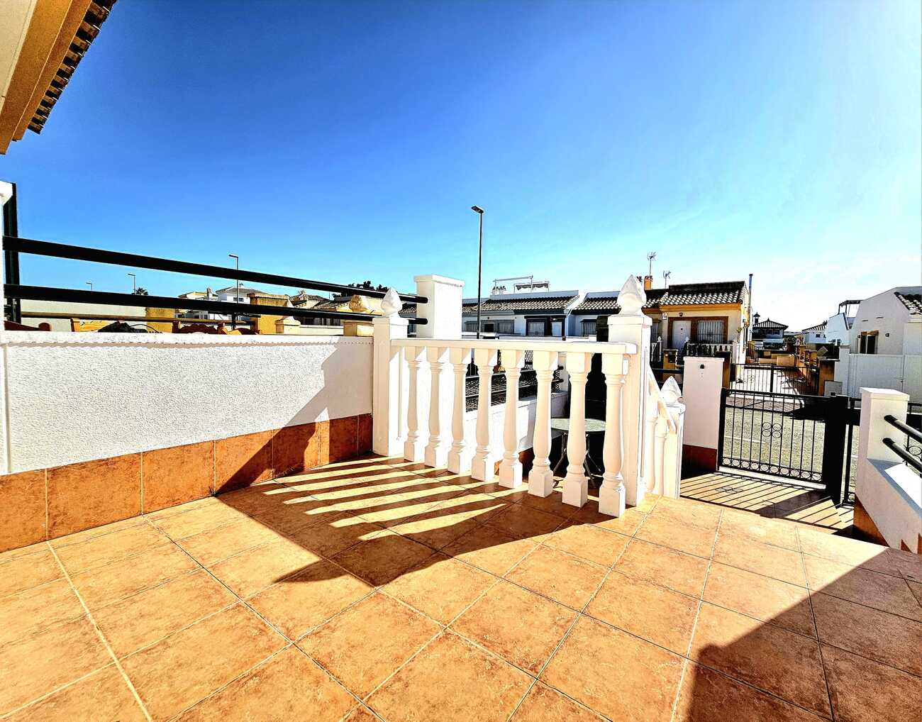 ☀️ Imagine living in Spain with your own rooftop solarium and sunny terraces…This charming 3-bedroom