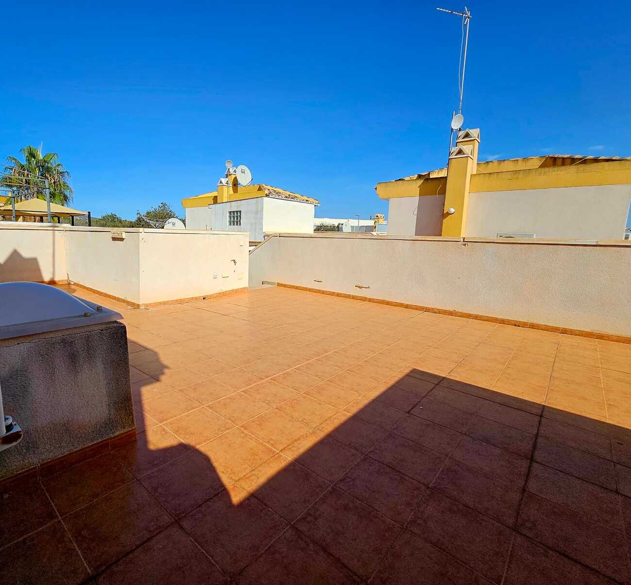 ☀️ Imagine living in Spain with your own rooftop solarium and sunny terraces…This charming 3-bedroom