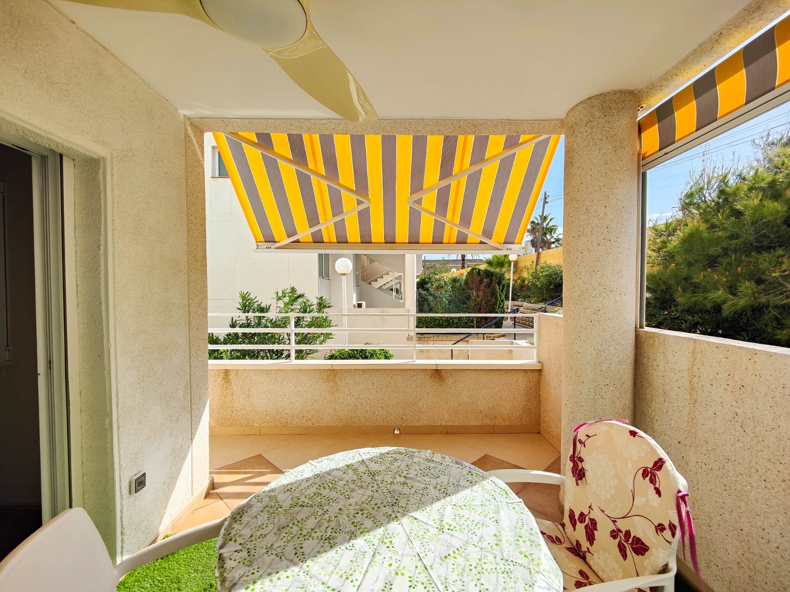 Terrace in apartment for sale in Torrevieja