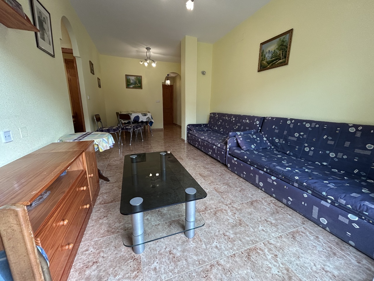 Ideally located in the heart of Los Alcázares, this bright and spacious 2-bedroom, 1-bathroom apartm