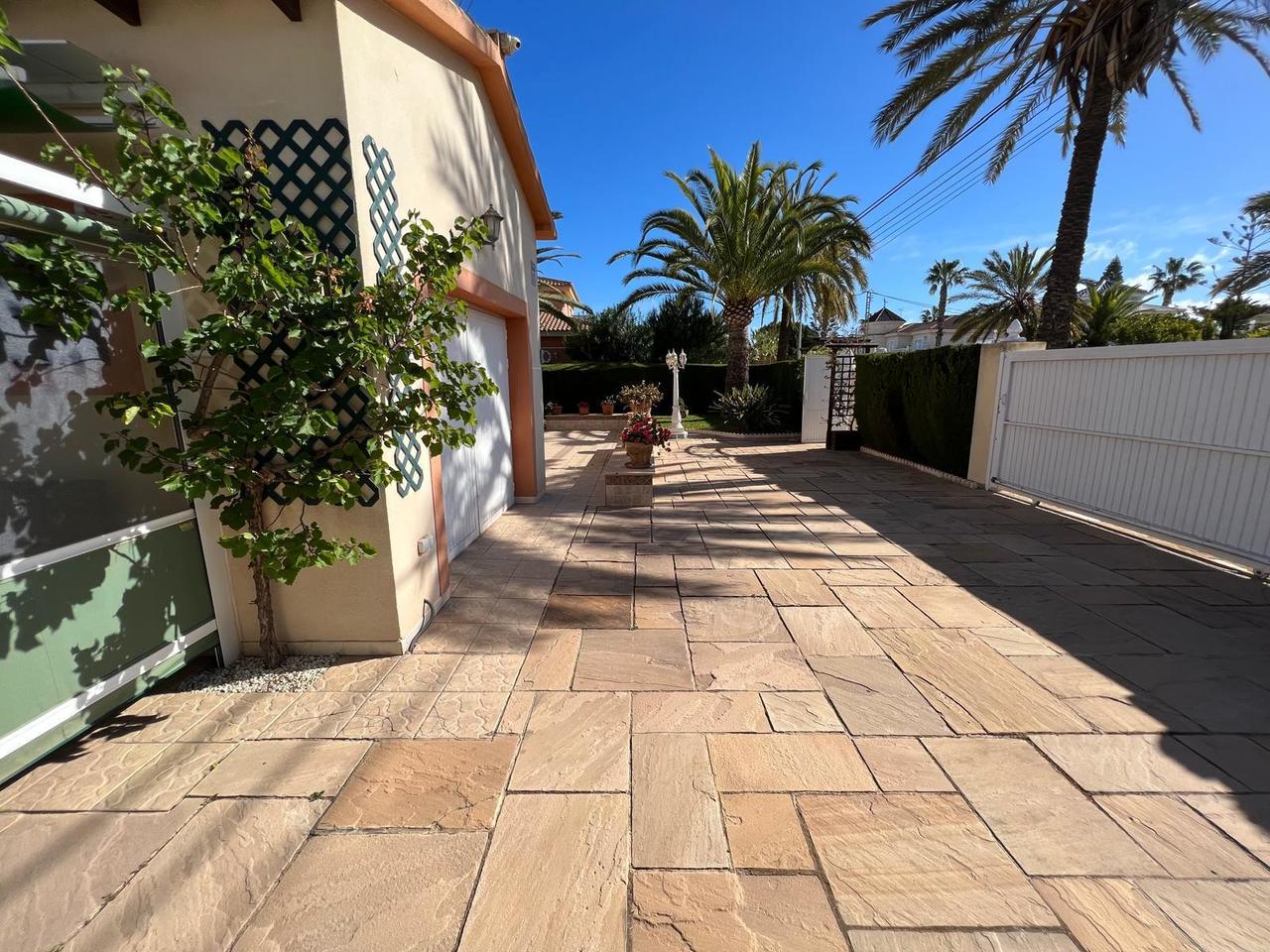 Terrace in villa for sale in Cabo Roig