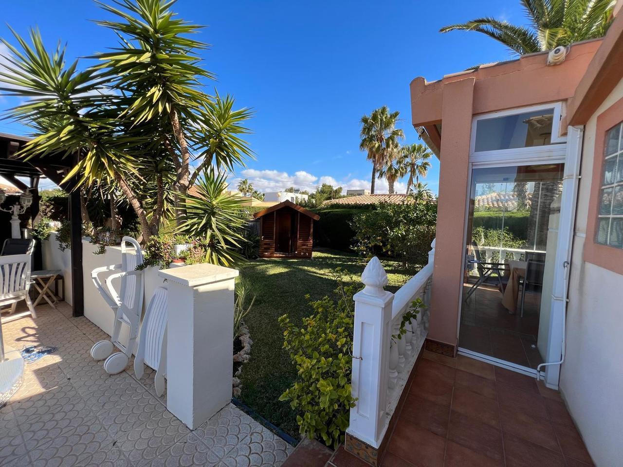Dining area in villa for sale in Cabo Roig