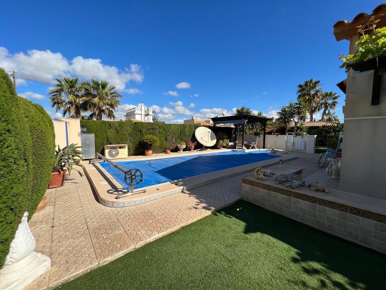 Exterior view in villa for sale in Cabo Roig