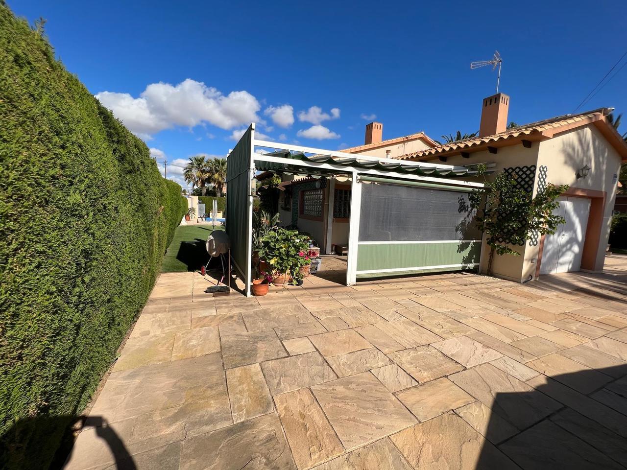 Terrace in villa for sale in Cabo Roig