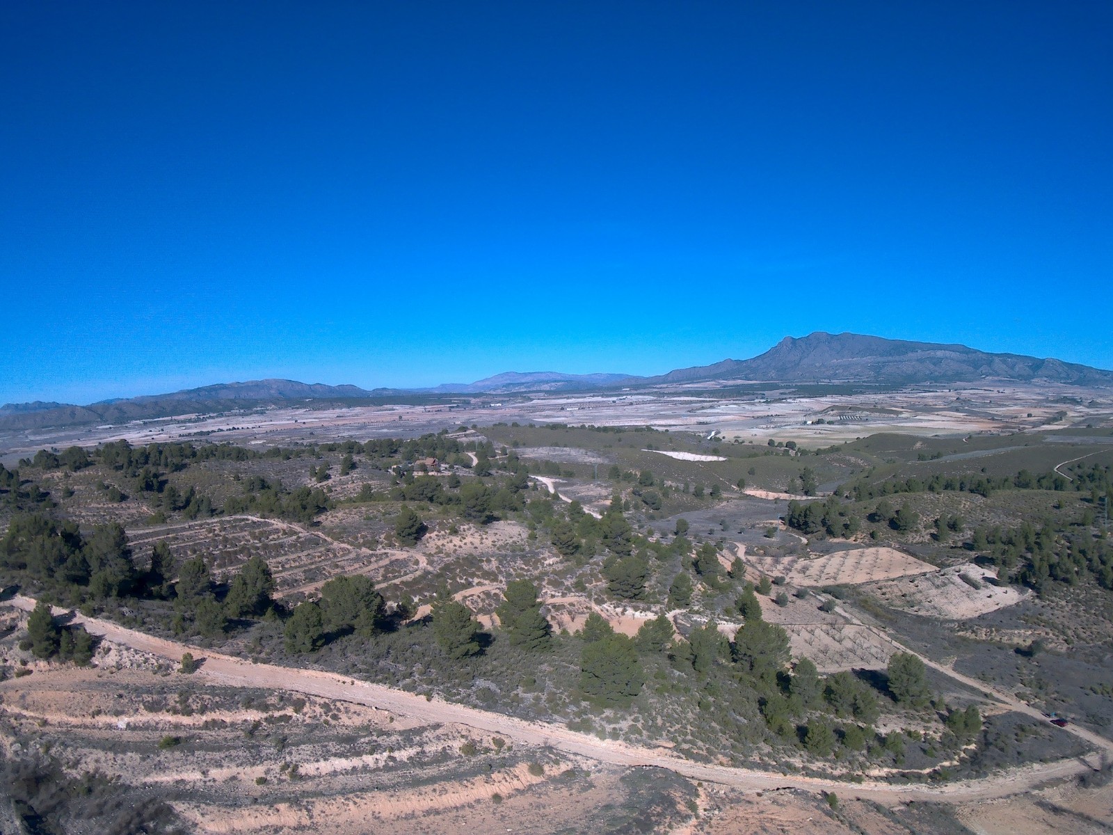 Welcome to this stunning building plot located in La Zarza, which boasts a prime location on the edg