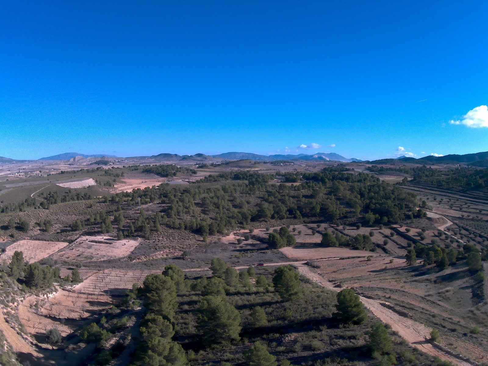 Welcome to this stunning building plot located in La Zarza, which boasts a prime location on the edg