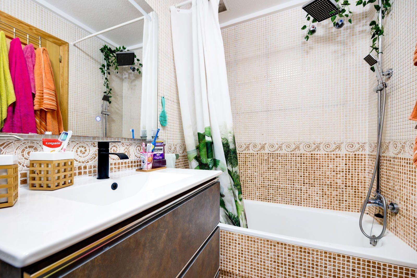 Bedroom in apartment for sale in Torrevieja
