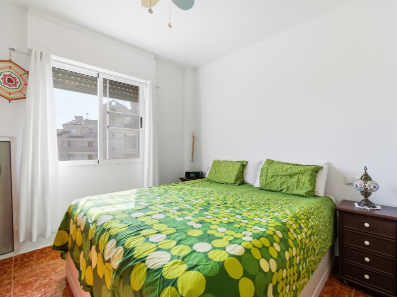 Master bedroom in apartment for sale in Torrevieja