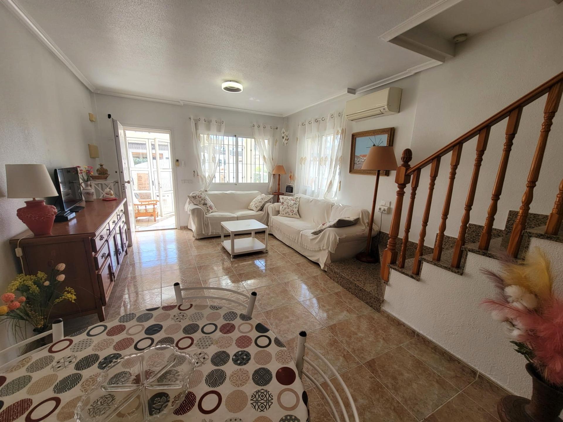 Three-story townhouse, South-facing, located in a quiet area of Torre de la Horadada, about a 10-min