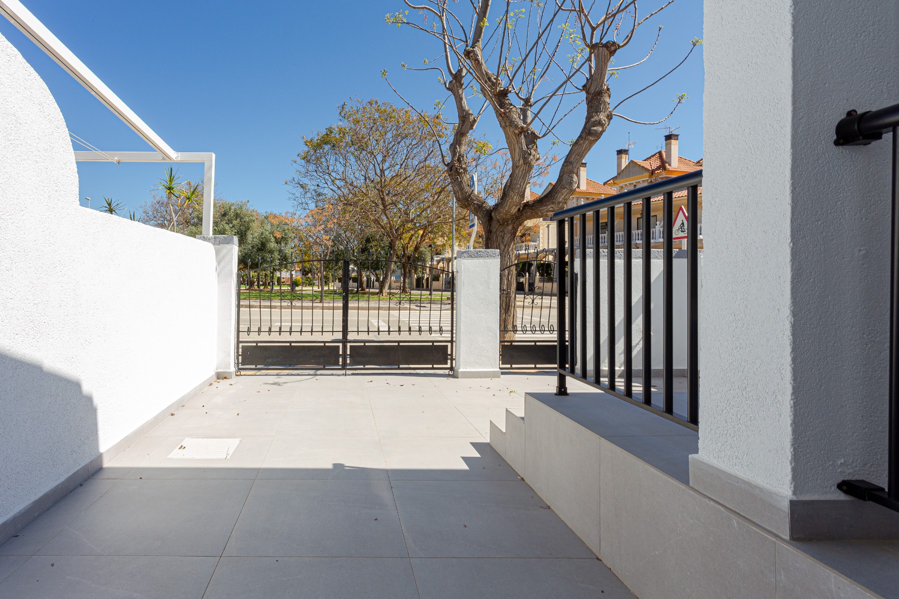 Terrace in villa for sale in Pilar de La Horadada