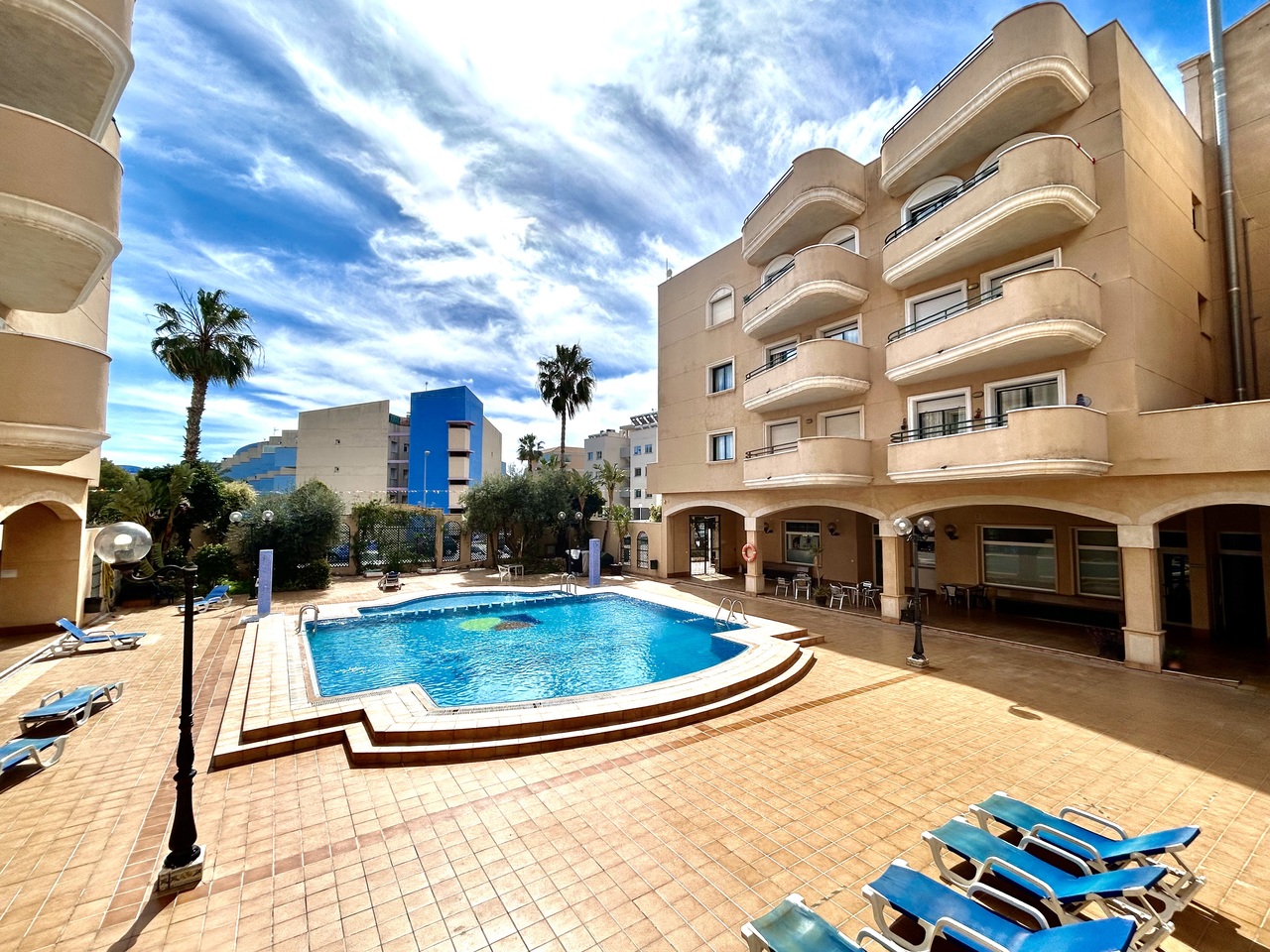 Perched on the top floor in the sought-after Aguamarina area of Cabo Roig, this beautifully presente