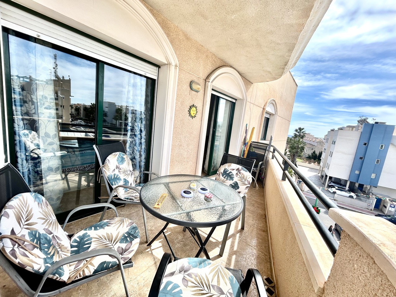 Perched on the top floor in the sought-after Aguamarina area of Cabo Roig, this beautifully presente