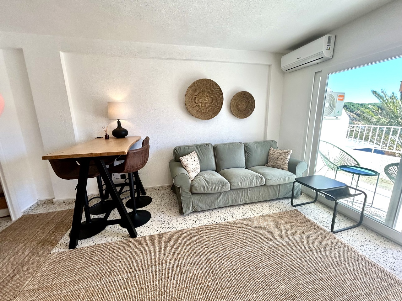 Pool area in apartment for sale in Guardamar del Segura