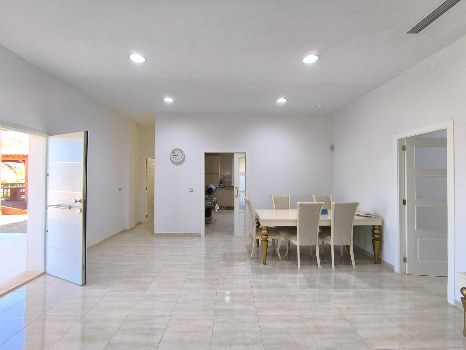 Master bedroom in villa for sale in Pinoso