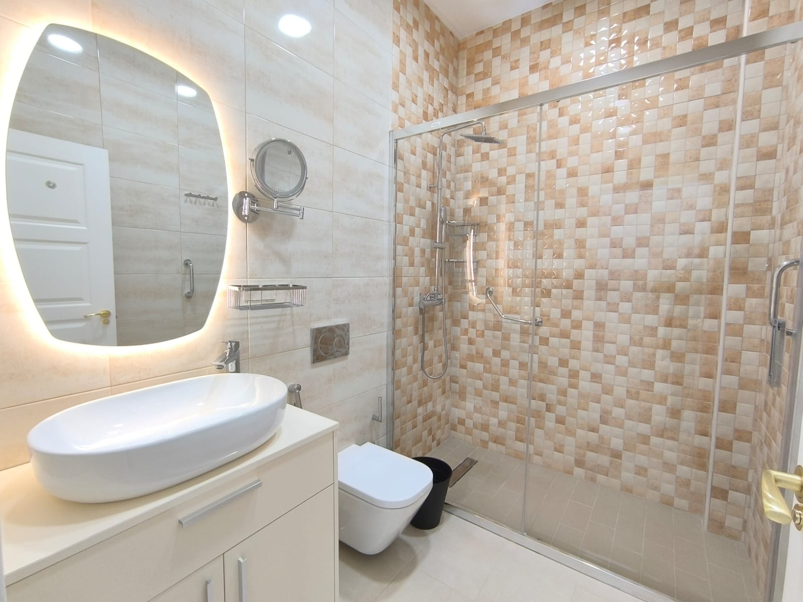Pool area in villa for sale in Pinoso