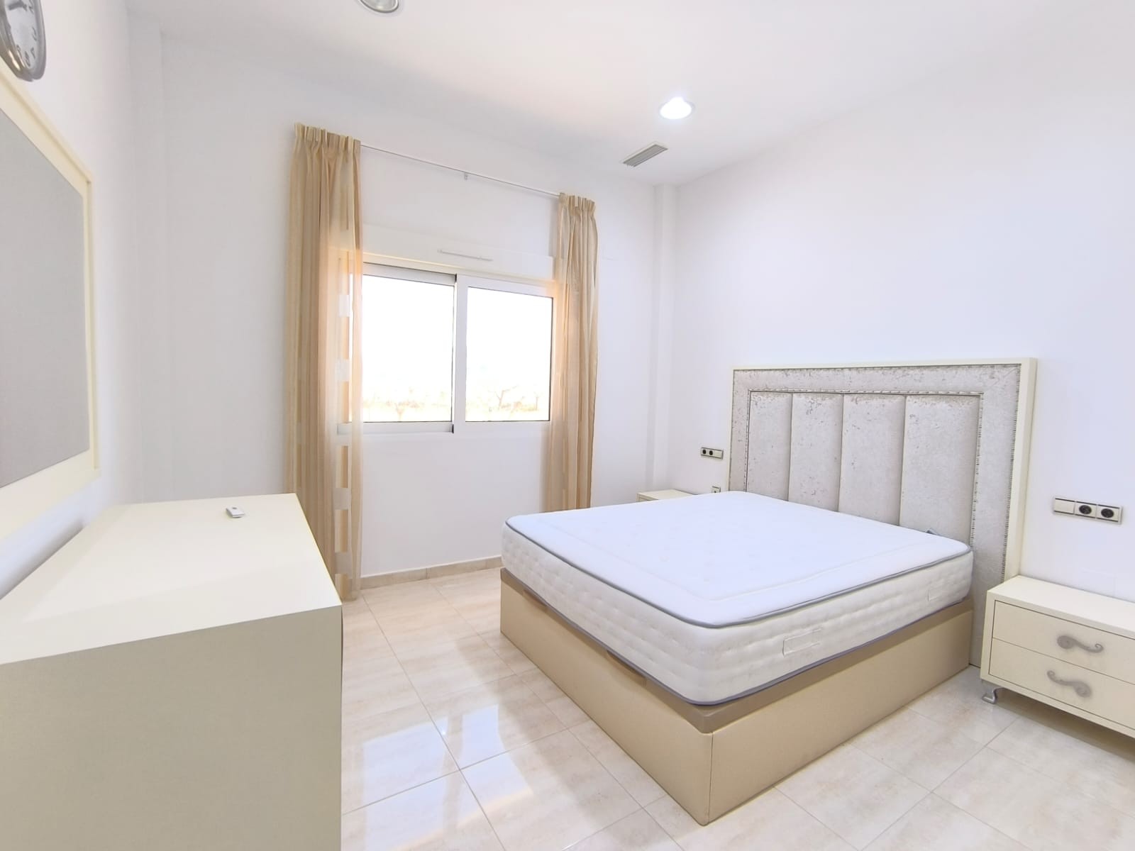 Bedroom in villa for sale in Pinoso