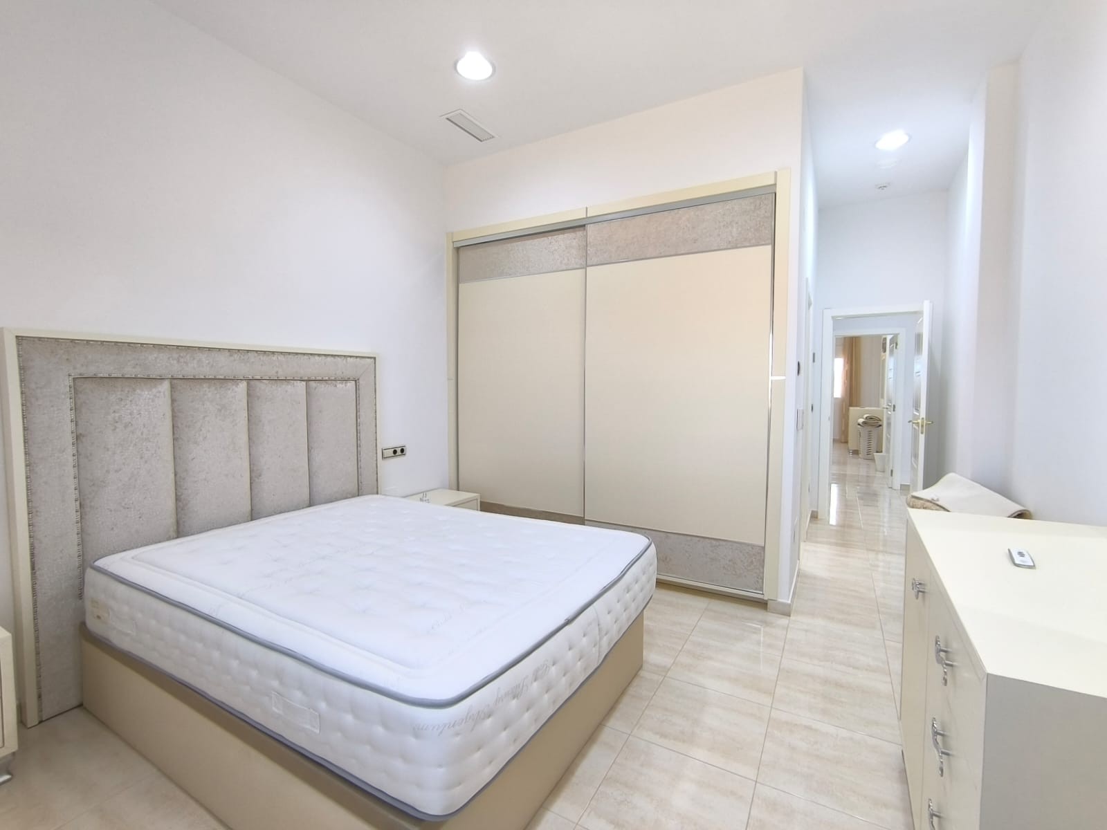 Pool area in villa for sale in Pinoso